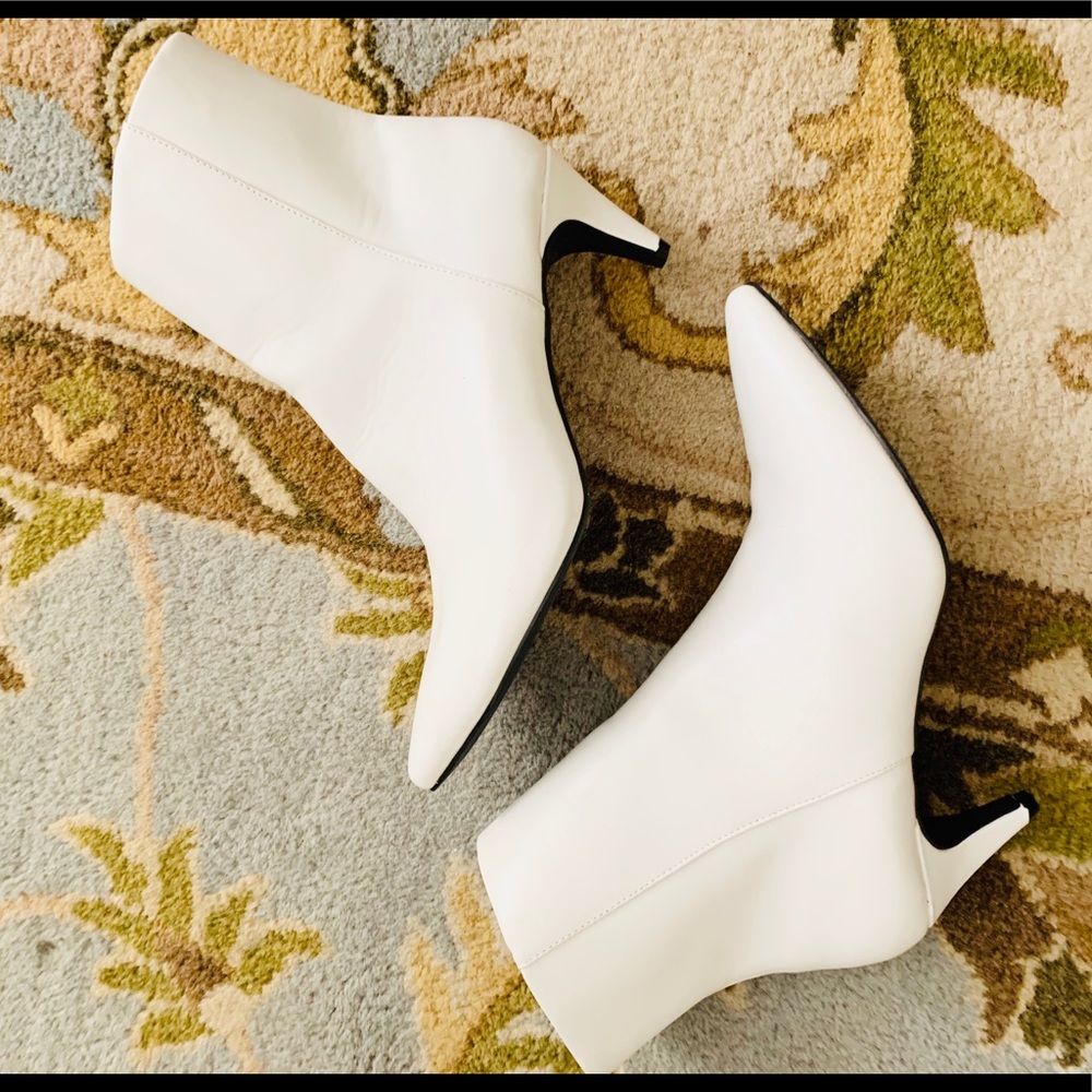 Christian Siriano Kitten-Heel boot